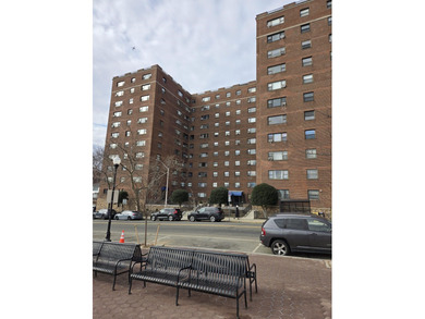 Strong investment opportunity in the well-known Harbor Towers on