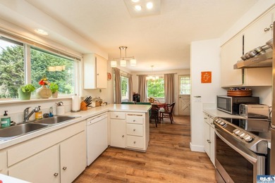 Mountain views, private community beach access, and beautiful - photo 8