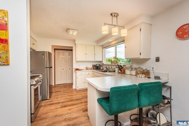 Mountain views, private community beach access, and beautiful - photo 10