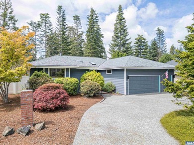 Welcome to this beautifully maintained custom home, lovingly - photo 1
