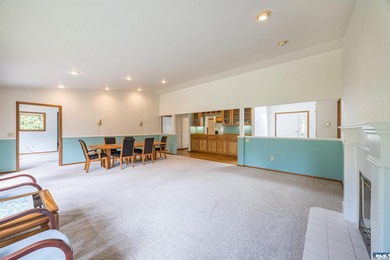 Welcome to this beautifully maintained custom home, lovingly - photo 7