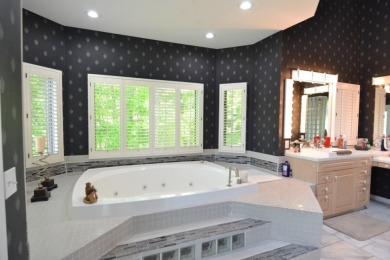 SPRAWLING LAKEFRONT HOME at its BEST! - photo 8