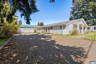 Exceptional Opportunity with Mountain Views, Shop Space & - photo 7