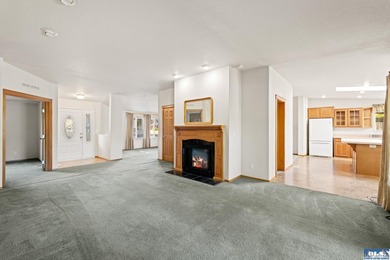 Exceptional Opportunity with Mountain Views, Shop Space & - photo 9