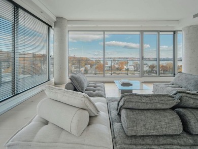 Lake Home For Sale in QuéBec (Sainte-Foy/Sillery/Cap-Rouge),