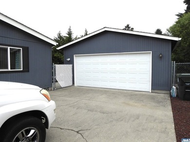 This is the perfect home for those wanting low maintenance - photo 3