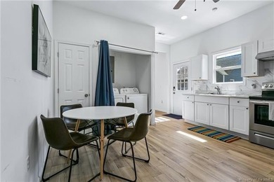 Just one block from the beach, this fully renovated 3-bedroom - photo 5