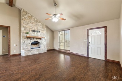 You will love coming home to this beautiful, well-kept 4-bedroom - photo 9
