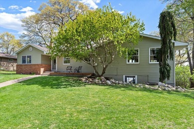 Your dreamy lake home awaits! Incredible Coon Lake Rambler on - photo 2