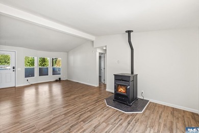 Looking for a gorgeous mountain backdrop on a private 1.1+ acre - photo 9