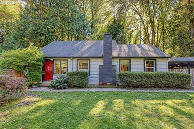 Willamette River - Clackamas County Home Active Under Contract in Westlinn Oregon