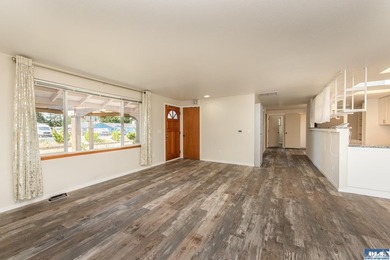 Welcome home to a beautifully remodeled Sequim retreat on .4 - photo 9
