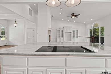 Discover the ultimate lakeside retreat at this stunning property - photo 11