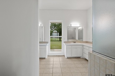 Discover the ultimate lakeside retreat at this stunning property - photo 17