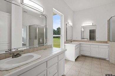Discover the ultimate lakeside retreat at this stunning property - photo 19