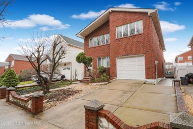 Rare opportunity to own this classic brick Hi-Ranch -- a - photo 3