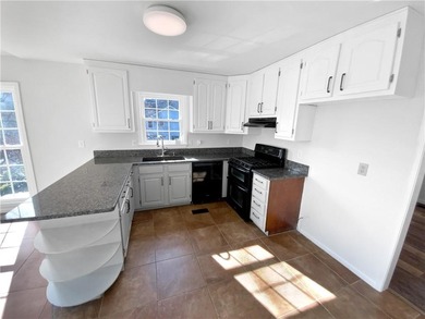 Lake living with space to spread out! Just 1/2 mile from Lake - photo 4