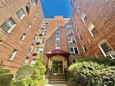Windsor Terrace - Spacious 2 Bedroom Co-op approx. 1000 sq feet - photo 1