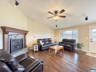 Prepare to be captivated by this stunning property in Agnew - photo 4