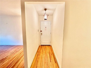 Windsor Terrace - Spacious 2 Bedroom Co-op approx. 1000 sq feet - photo 5