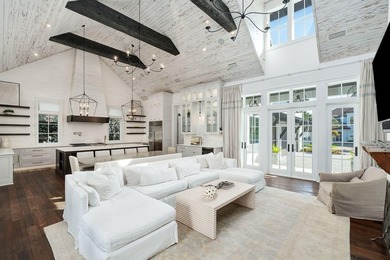 Pristine architectural design resembling the courtyard homes of - photo 8