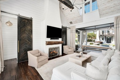 Pristine architectural design resembling the courtyard homes of - photo 9