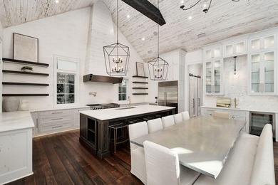 Pristine architectural design resembling the courtyard homes of - photo 10