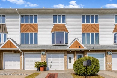 Welcome to 107 Hempstead Avenue! This well-maintained 2-bedroom - photo 1