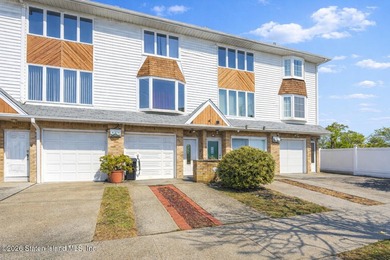 Welcome to 107 Hempstead Avenue! This well-maintained 2-bedroom - photo 3