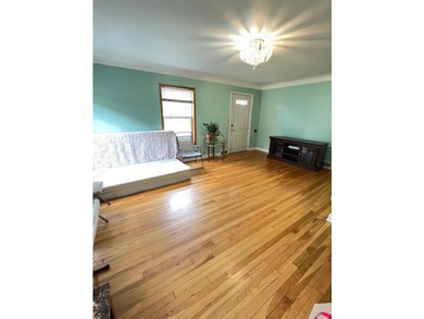 This 4-bedroom house features well-kept and well-maintained - photo 5