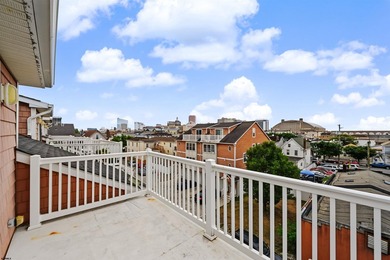 Welcome home to this fabulous 3-bedroom, 2.5-bath townhome - photo 25