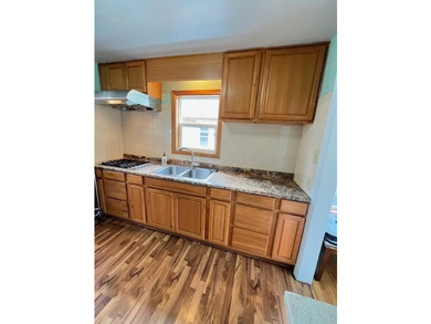 This 4-bedroom house features well-kept and well-maintained - photo 6
