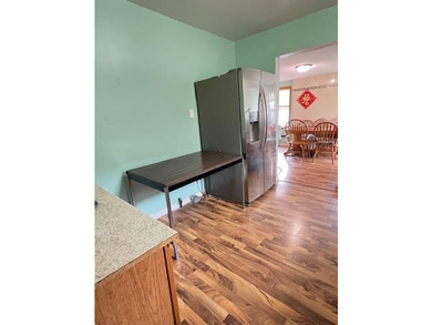 This 4-bedroom house features well-kept and well-maintained - photo 7