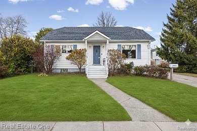 Lake Saint Clair Home Active Under Contract in Saint Clair Shores Michigan