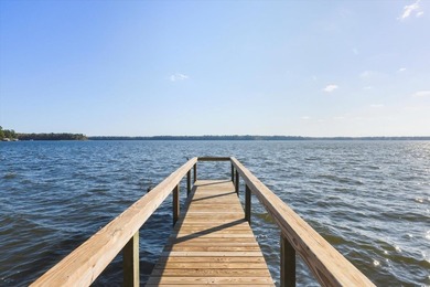One or more photo(s) has been virtually staged || Lakefront - photo 3