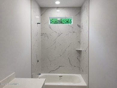Welcome to easy coastal living in the heart of Darien. This - photo 11