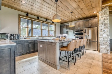 Welcome to Oakwood Estates, a bespoke mountain estate where - photo 11