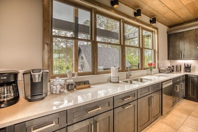 Welcome to Oakwood Estates, a bespoke mountain estate where - photo 12
