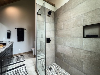 Welcome to Oakwood Estates, a bespoke mountain estate where - photo 34