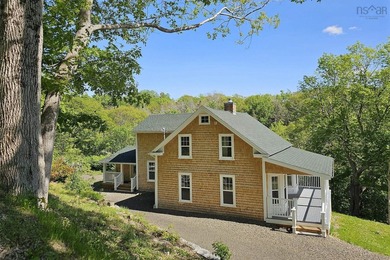 I am pleased to present this beautiful mid-19th-century home - photo 1