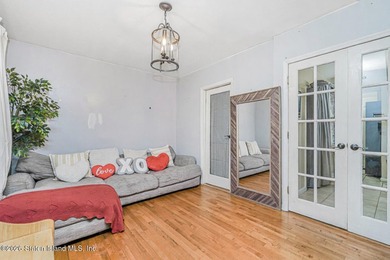 Welcome to 39 Post Lane! This 1-family detached, 3-bedrooms - photo 2