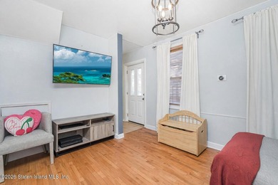Welcome to 39 Post Lane! This 1-family detached, 3-bedrooms - photo 3
