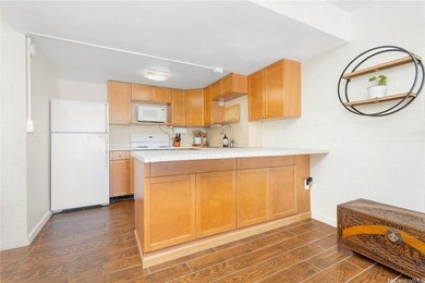 Welcome to Town House unit #211, located in the heart of Makiki - photo 4