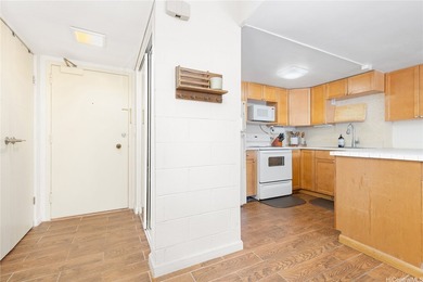 Welcome to Town House unit #211, located in the heart of Makiki - photo 9