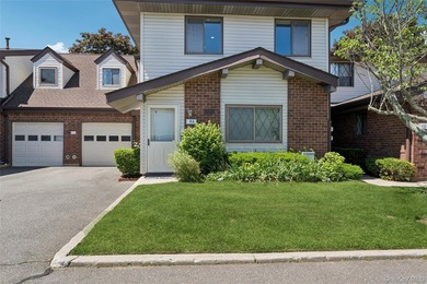 SPACIOUS UPPER UNIT 1100 SQ FT. NEW WINDOWS, UPGRADED INTERIOR - photo 1