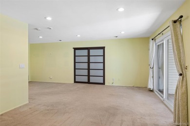 SPACIOUS UPPER UNIT 1100 SQ FT. NEW WINDOWS, UPGRADED INTERIOR - photo 10