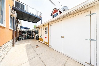 Rare find! Oversized semi-detached two-family home with a - photo 5