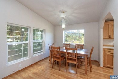 WELCOMING HOME IN SOUGHT-AFTER NEIGHBORHOOD! You need to see - photo 8