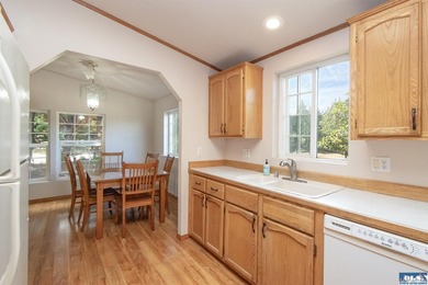 WELCOMING HOME IN SOUGHT-AFTER NEIGHBORHOOD! You need to see - photo 10