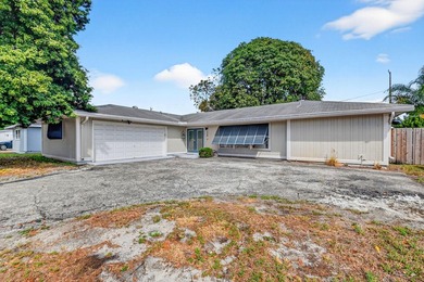 Welcome to this charming 4-bedroom, 2-bathroom home with a 2-car - photo 3